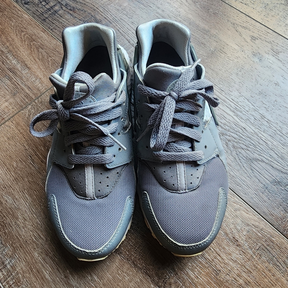 Nike Huarache Run Gray Sneakers